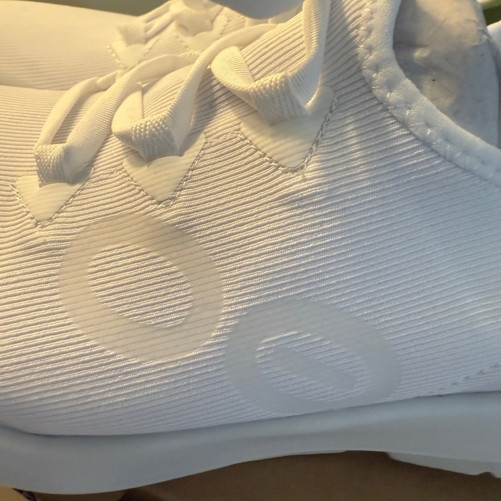 MENS OOFOS White Sneakers Modern Knit Design